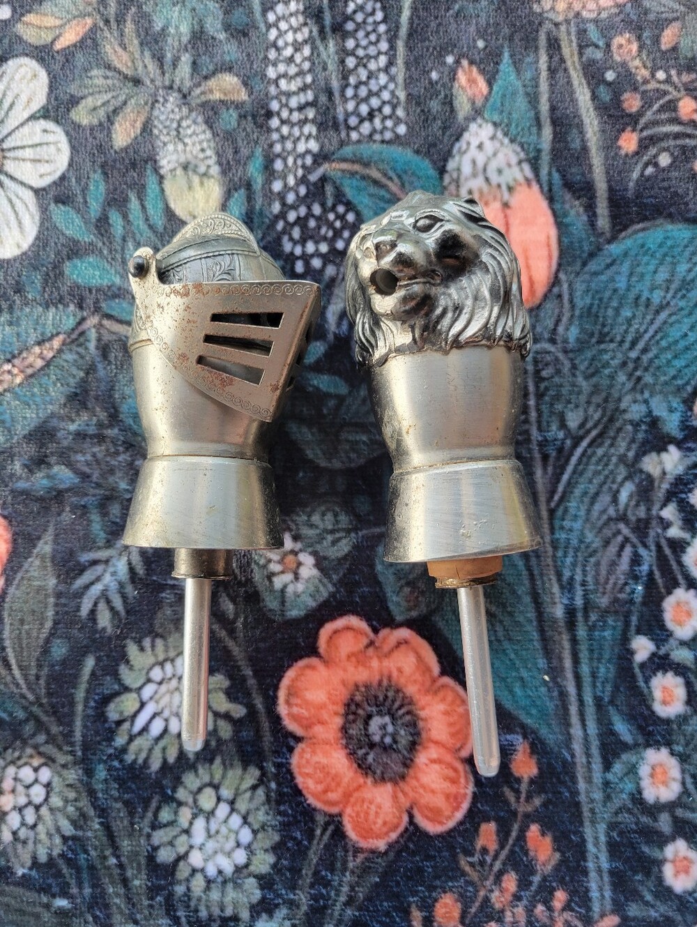 Vintage Knight Lion Liquor Spirit Wine Bottle Pourer Decant Aerator Stopper